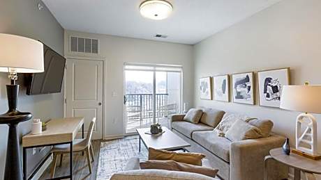 Landing - Modern Apartment with Amazing Amenities (ID8168X67)