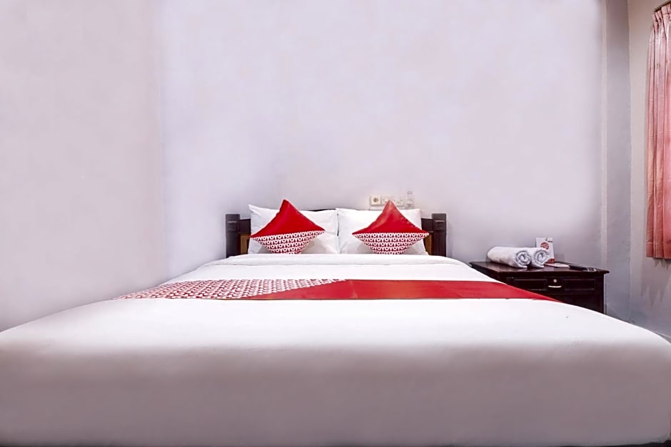 OYO 2411 Taman Mekar Beach Inn 2
