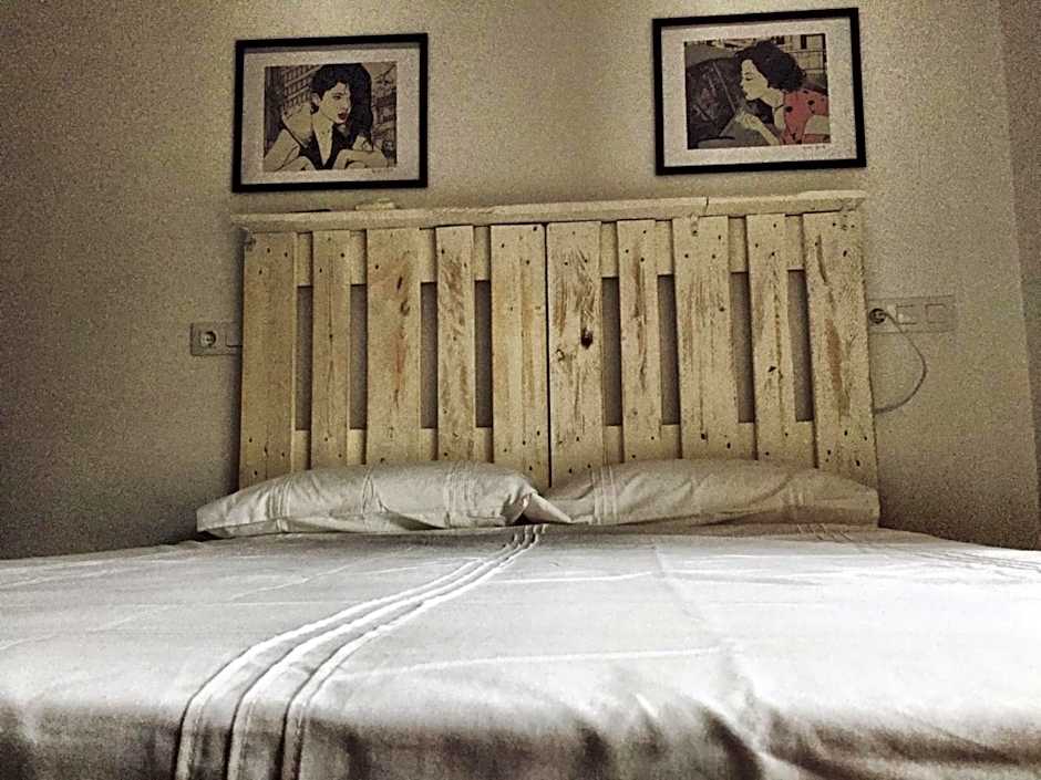 Hostal Ciempozuelos, familiar, cerca del Parque Warner y Madrid