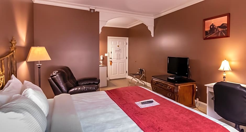 Depot Inn & Suites