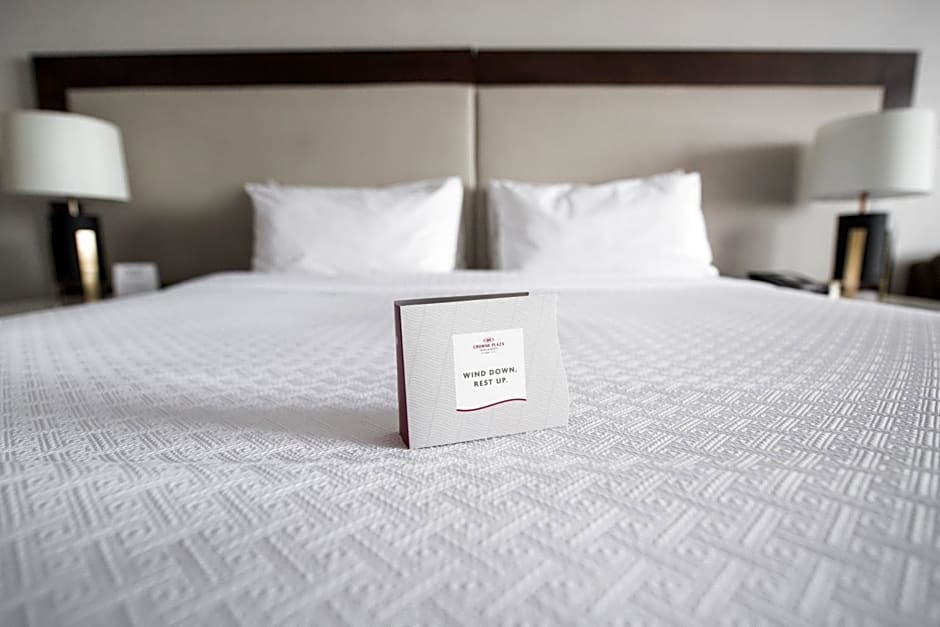 Crowne Plaza Edison, an IHG Hotel