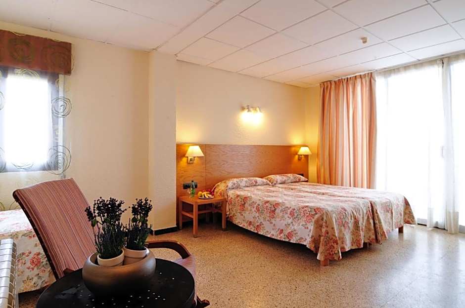 Photo 1 of 5 of Triple Room