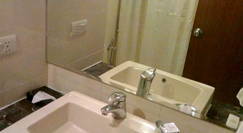 Hampshire Plaza Hotel