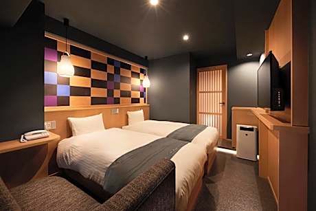 Twin Room with Bath
