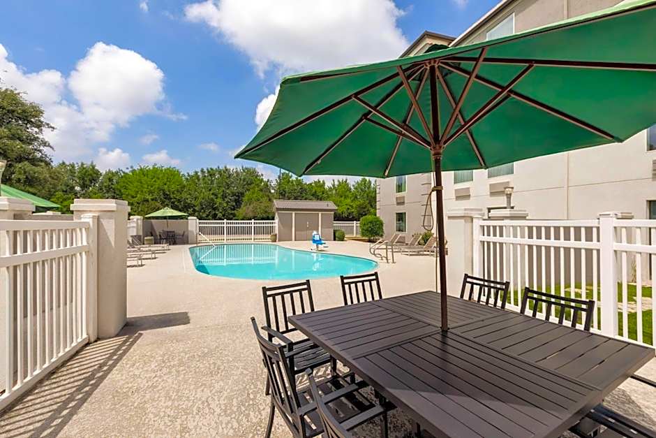 La Quinta Inn & Suites by Wyndham Austin Round Rock