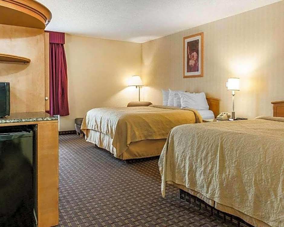 Quality Inn & Suites Shelbyville I-74