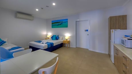 Deluxe Room with Queen and Single Bed - Disability Access
