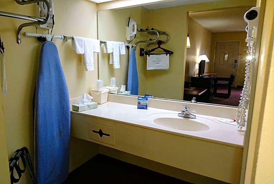Travelodge by Wyndham Knoxville East