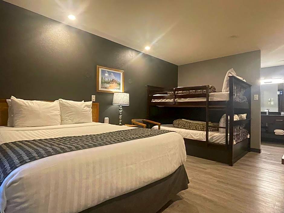 Photo 1 of 4 of Family Room with One Queen Bed and Bunk Beds - Non-Smoking