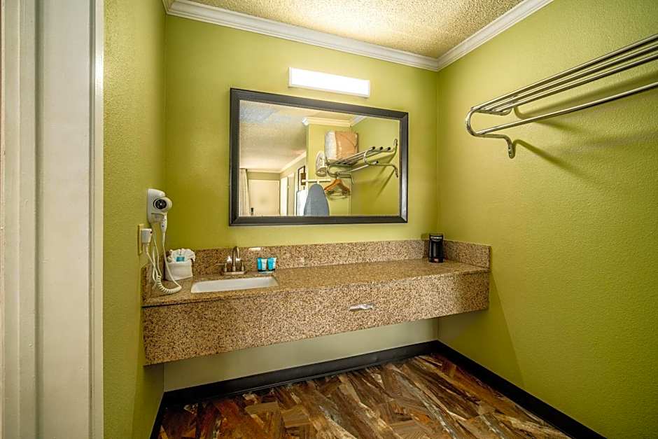 The Buena Park Hotel & Suites