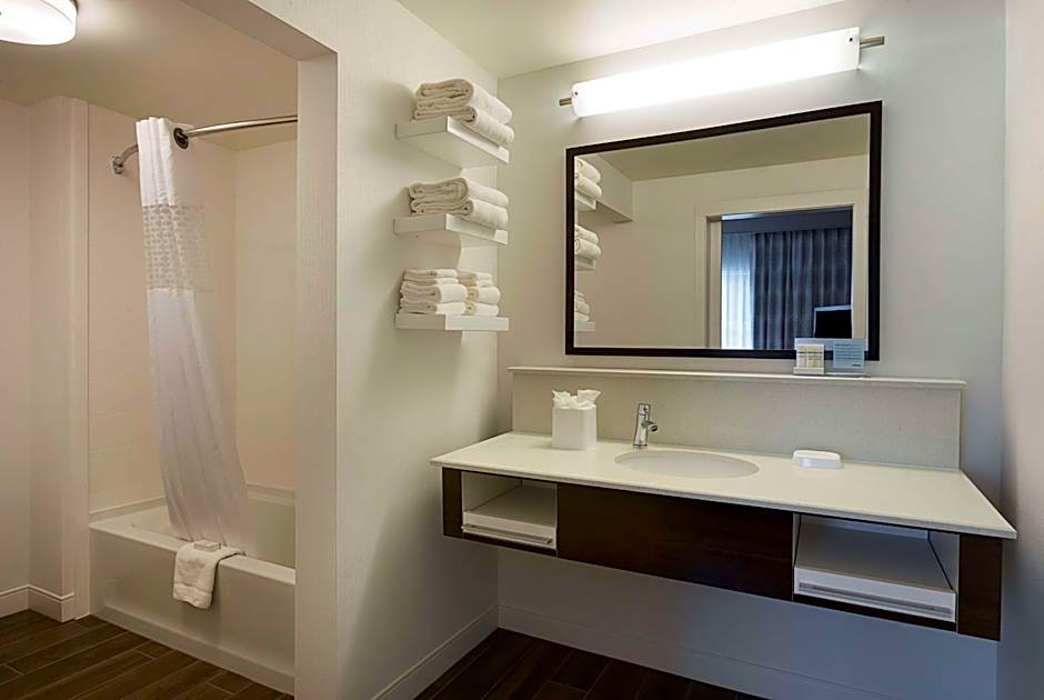 Hampton Inn By Hilton And Suites Charlotte/Pineville