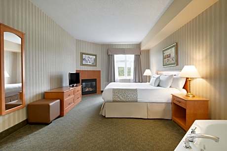 King Suite with Hot Tub - Non-Smoking