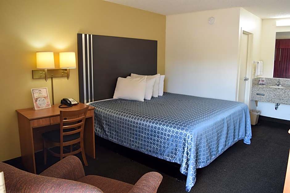 Value Inn - Livonia