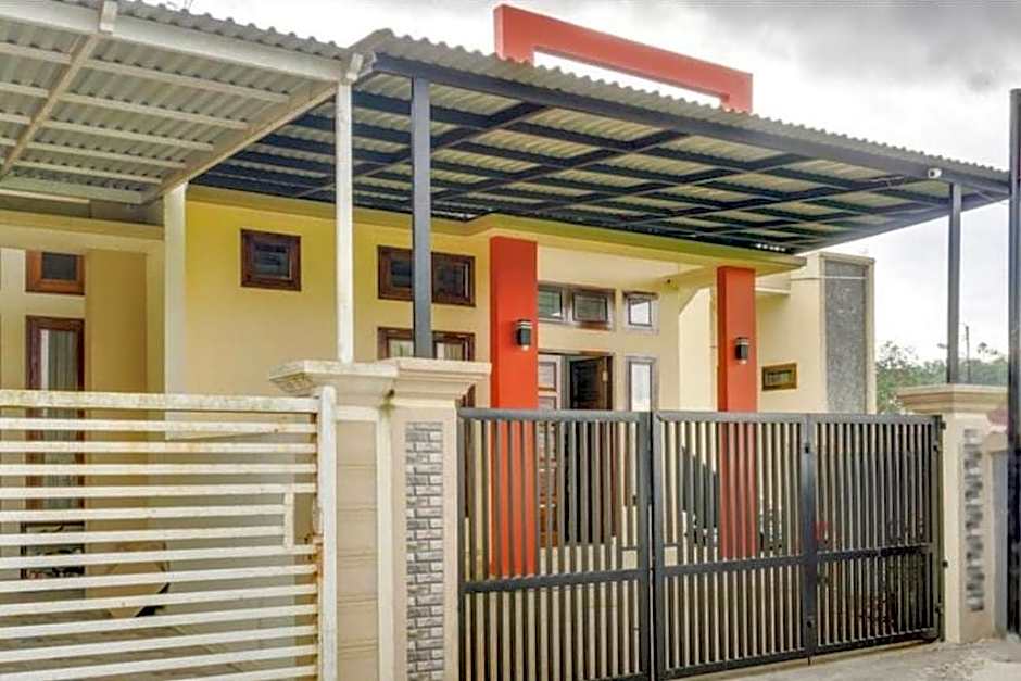 RedDoorz Syariah at Galliano Homestay Bukittinggi