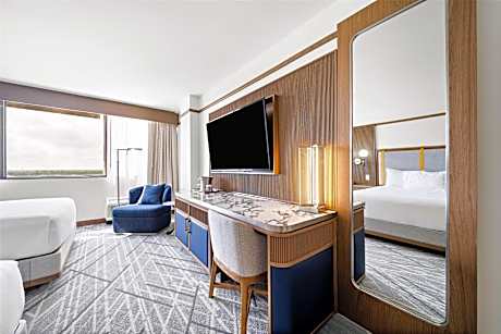 2 Queen Hearing Accessible