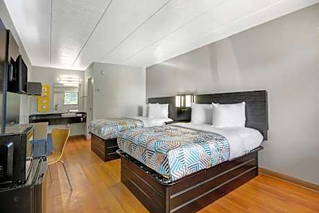 2 Full Beds | ADA/Tub