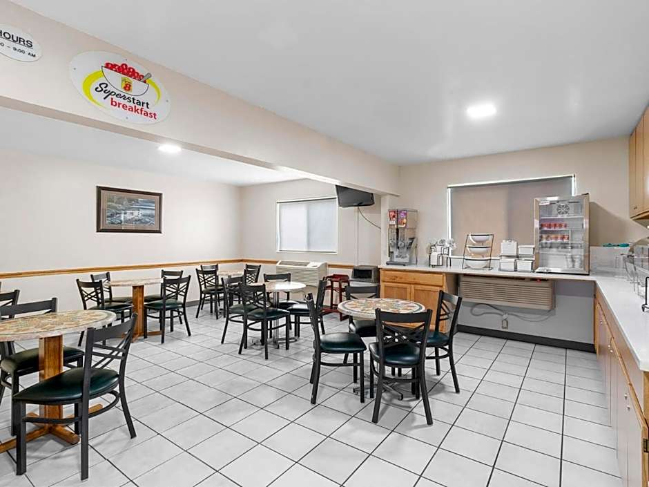 Super 8 by Wyndham Ogallala