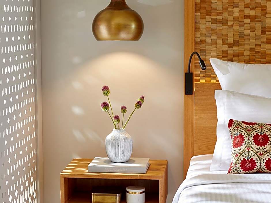 Elix, Mar-Bella Collection