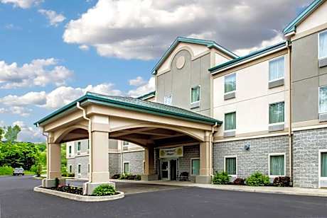 Quality Inn & Suites Fishkill South near I-84