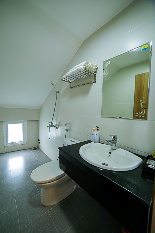 Quang Minh  Dalat  Hotel – Dalat, KS