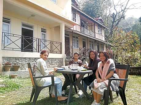 Oak Valley Retreat Homestay Hostel Cafe