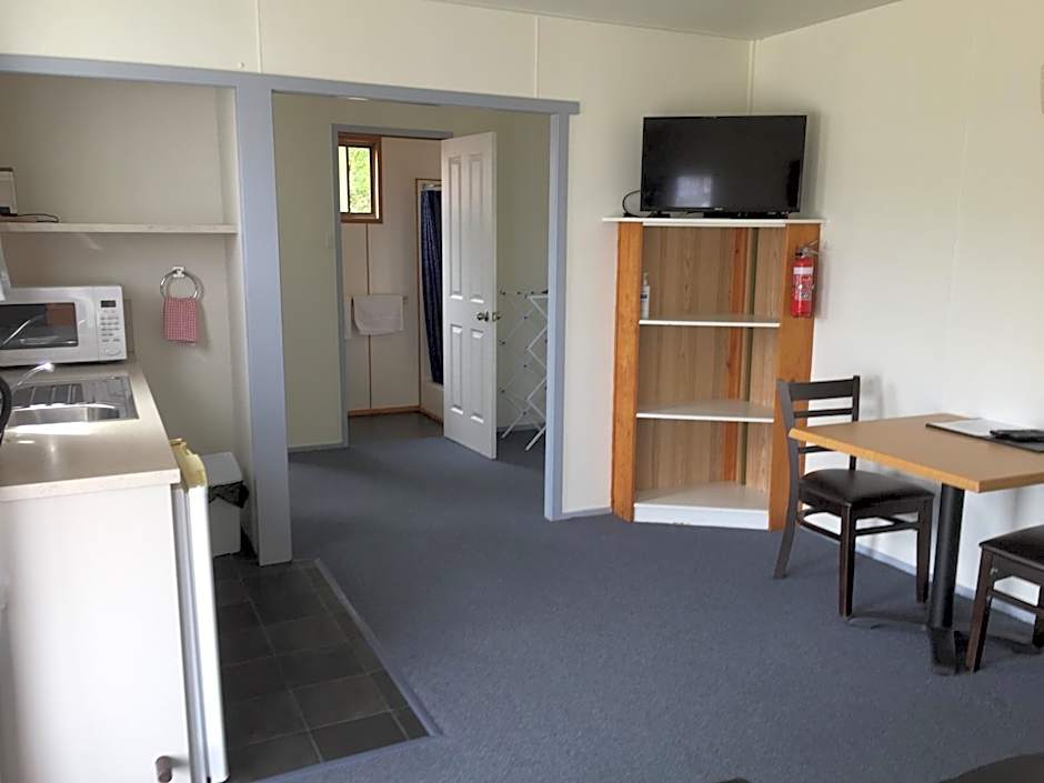 Regatta Point Tavern & Holiday Villas