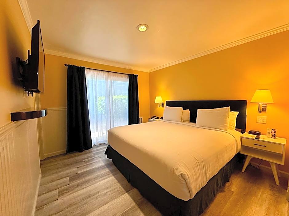 Monterey Bay Lodge