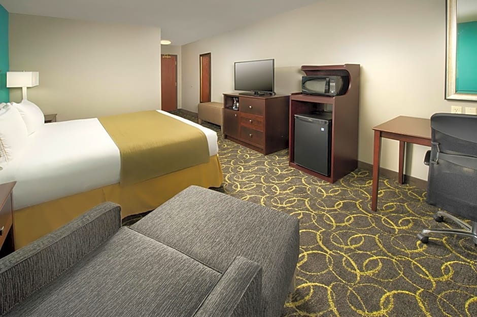 Holiday Inn Express & Suites DFW Airport - Grapevine By IHG
