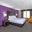 La Quinta Inn & Suites by Wyndham Clifton