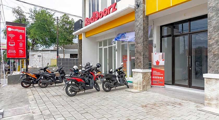 RedDoorz Syariah @ Kebraon