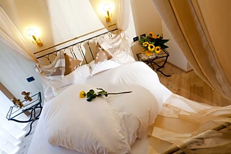 Deluxe Suite with Spa Bath