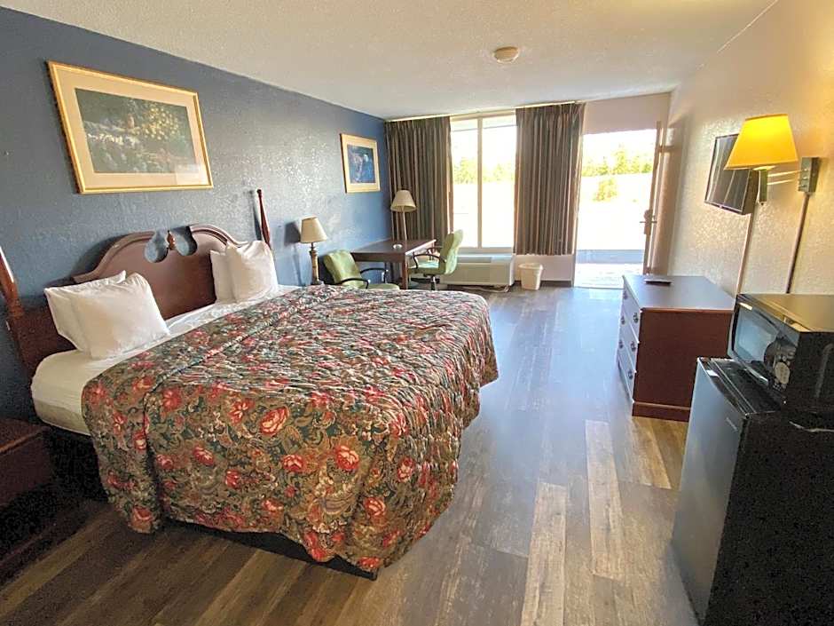 Motel 6 Marianna, FL