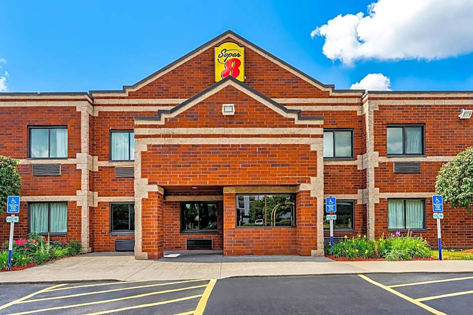 Super 8 by Wyndham Elgin
