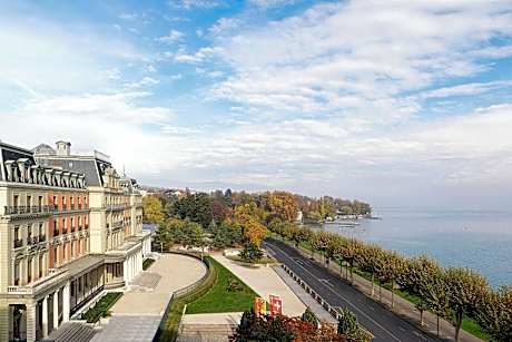 Grand Room, 1 King Bed, Non Smoking, Lake View