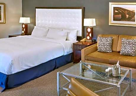 1 King Bed With Sofabed-Nonsmoking