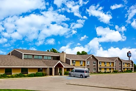 AmericInn by Wyndham Clear Lake