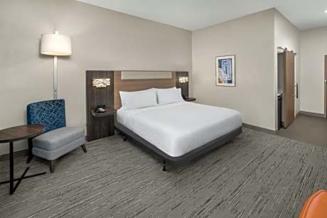 King Room with Hearing Accessible Roll In Shower - Non-Smoking