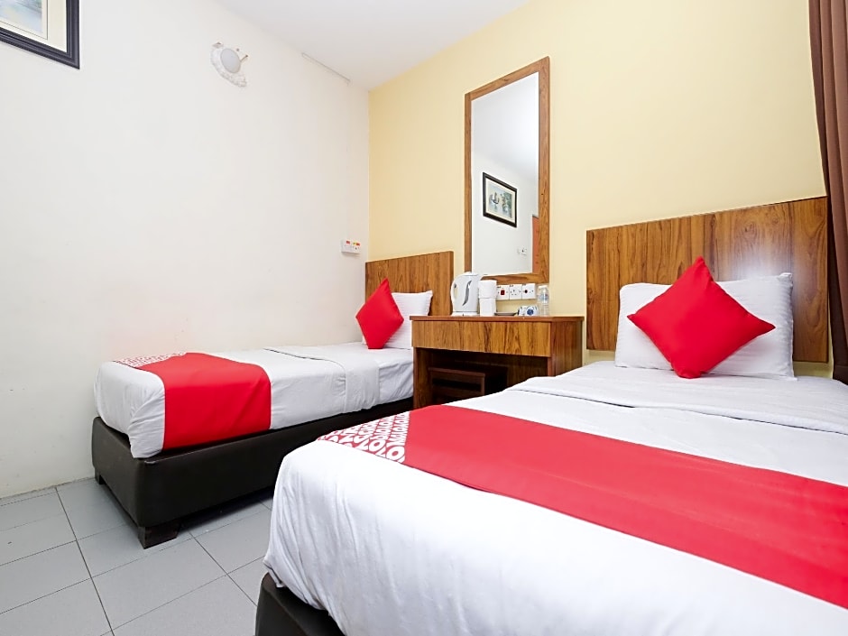 OYO 89877 Sun Triang Hotel