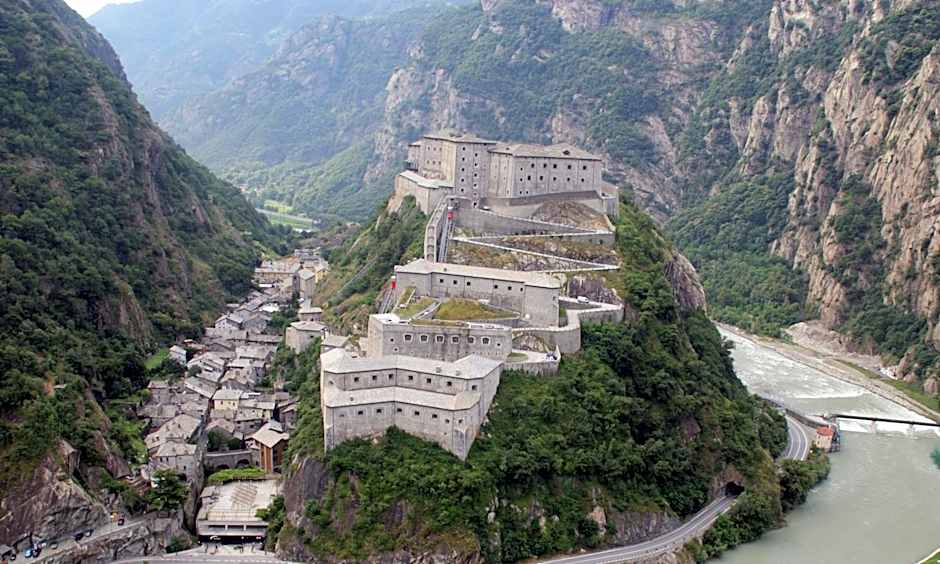 Hotel Cavour Et Des Officiers