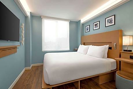 Deluxe King Room - Non-Smoking