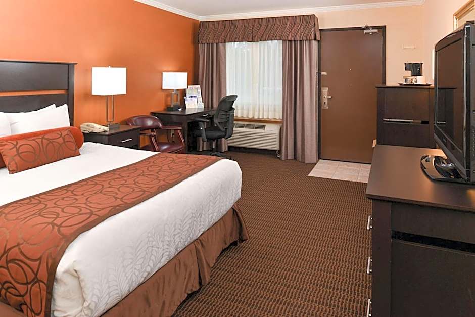 Best Western Plus Landmark Inn