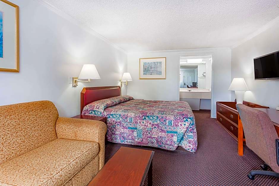 Photo 1 of 5 of 1 King Bed, Accessible