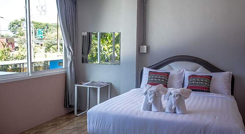 Baan Chang Hotel & Coffee House