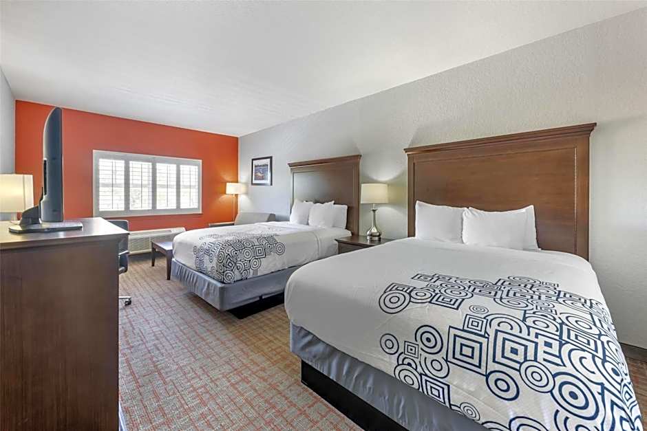 Photo 1 of 4 of 2 Queen Beds