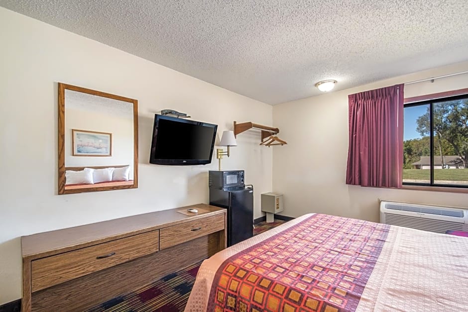 Americas Best Value Inn & Suites Harrisonville