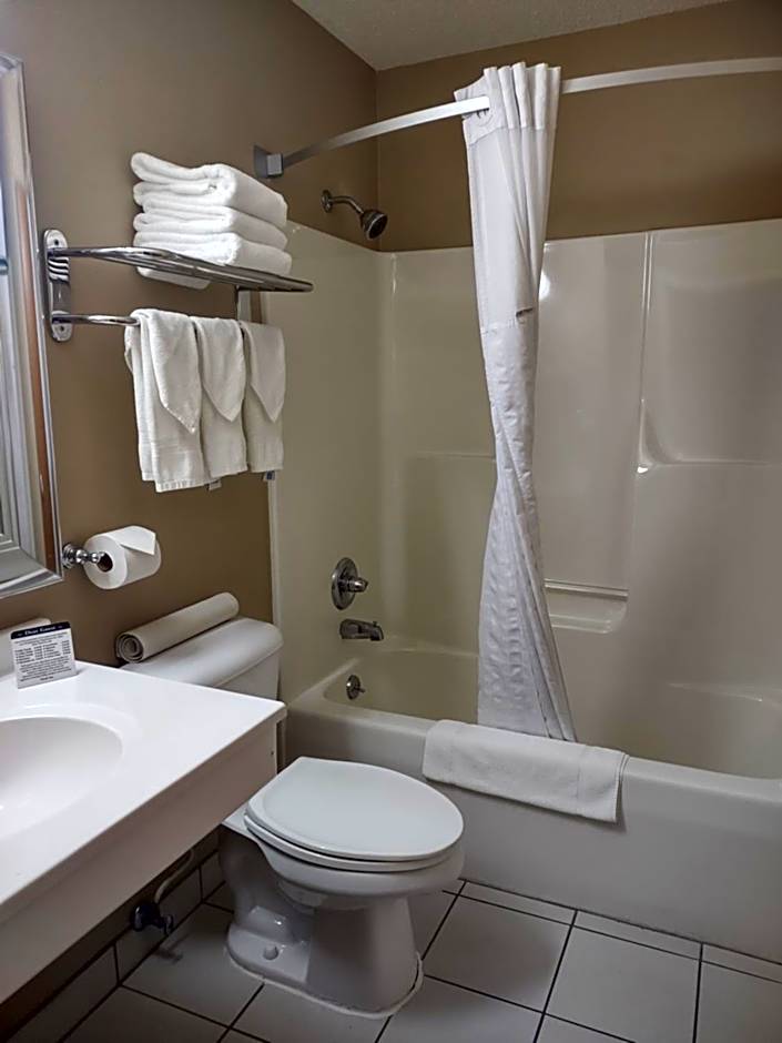 Super 8 by Wyndham Adrian