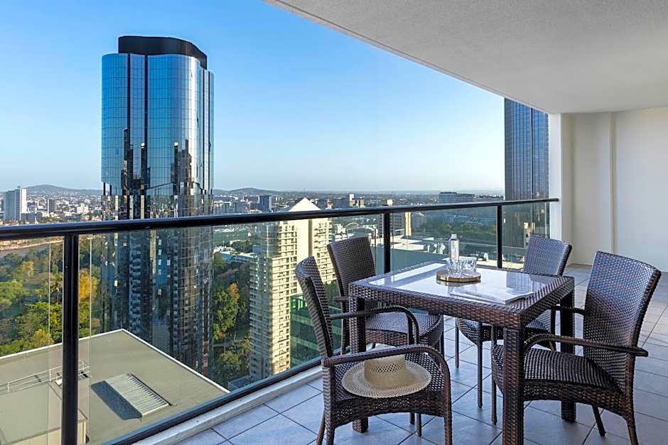 Oaks Brisbane River City Suites