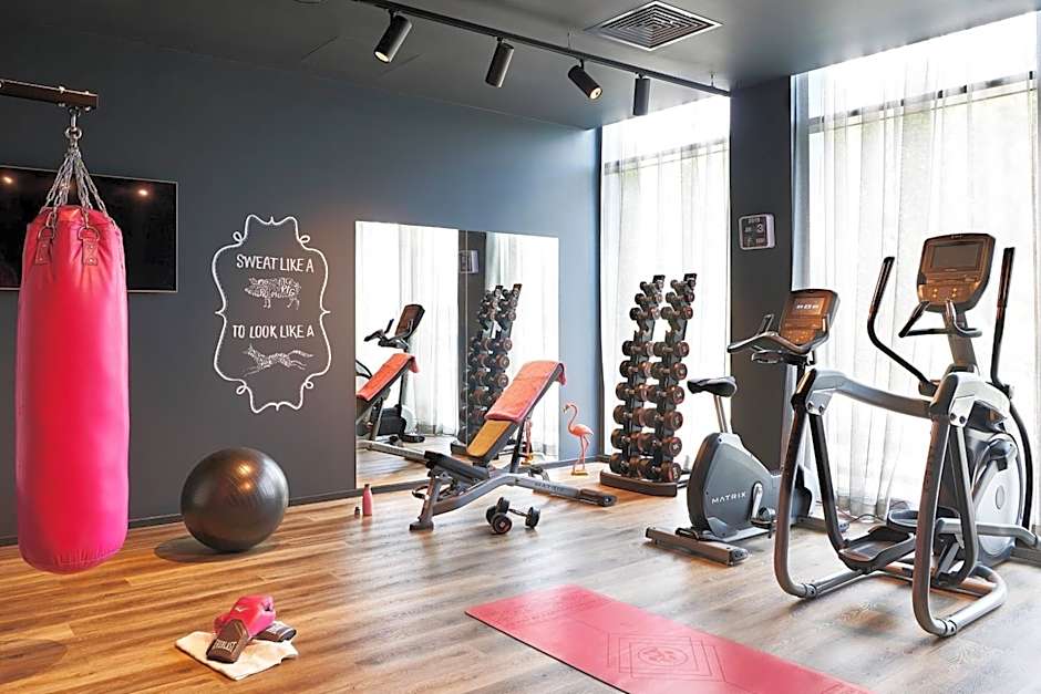 Moxy by Marriott Edinburgh Airport