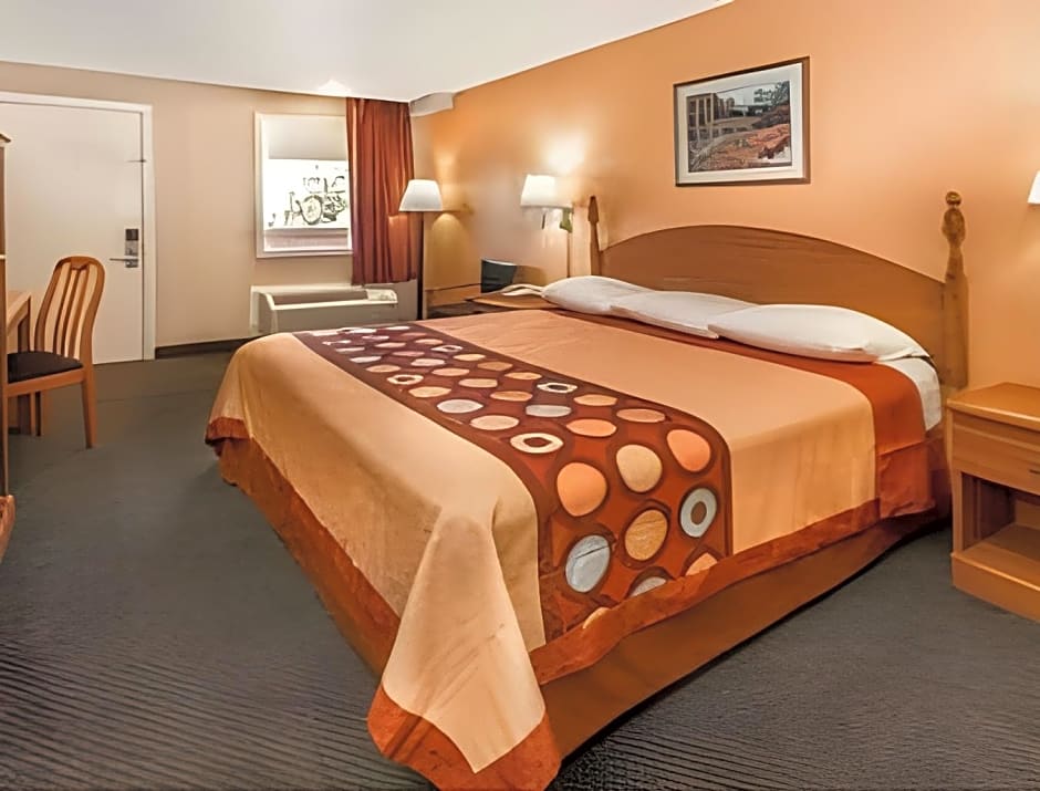 Photo 1 of 7 of 1 King Bed