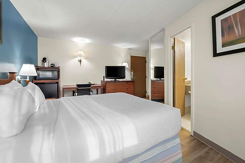 Quality Inn & Suites Black River Falls I-94